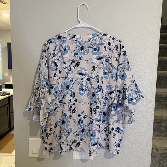 Parker Ruffle Sleeve Top Blush Pink Blue Floral LARGE - Picture 5 of 5